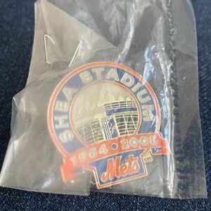New York METS Shea Stadium 1964-2008 Pin MLB. STILL IN PLASTIC BAG.